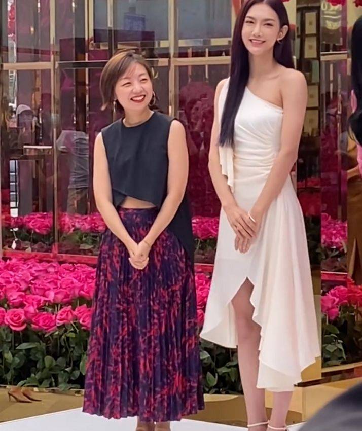 活动|曾可妮出席活动现场,无精修的颜值能打,不过引人注目的是身材!