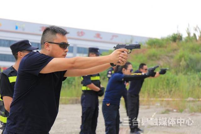 四川三台验枪装弹上膛射击