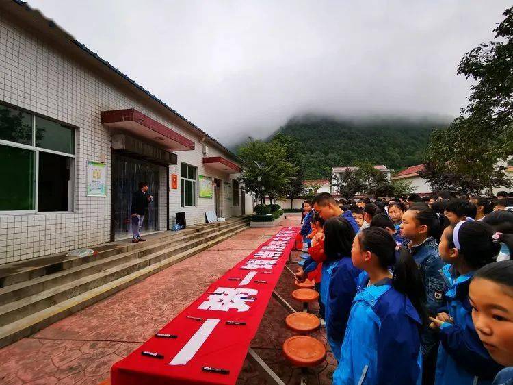 云盖寺镇初级中学厉行节俭反对浪费主题活动