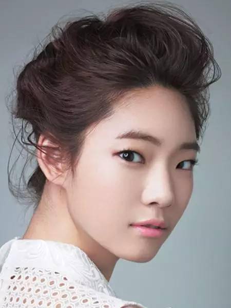 脸型|把你的刘海这样扎上去,你的颜值会提升不少哦!