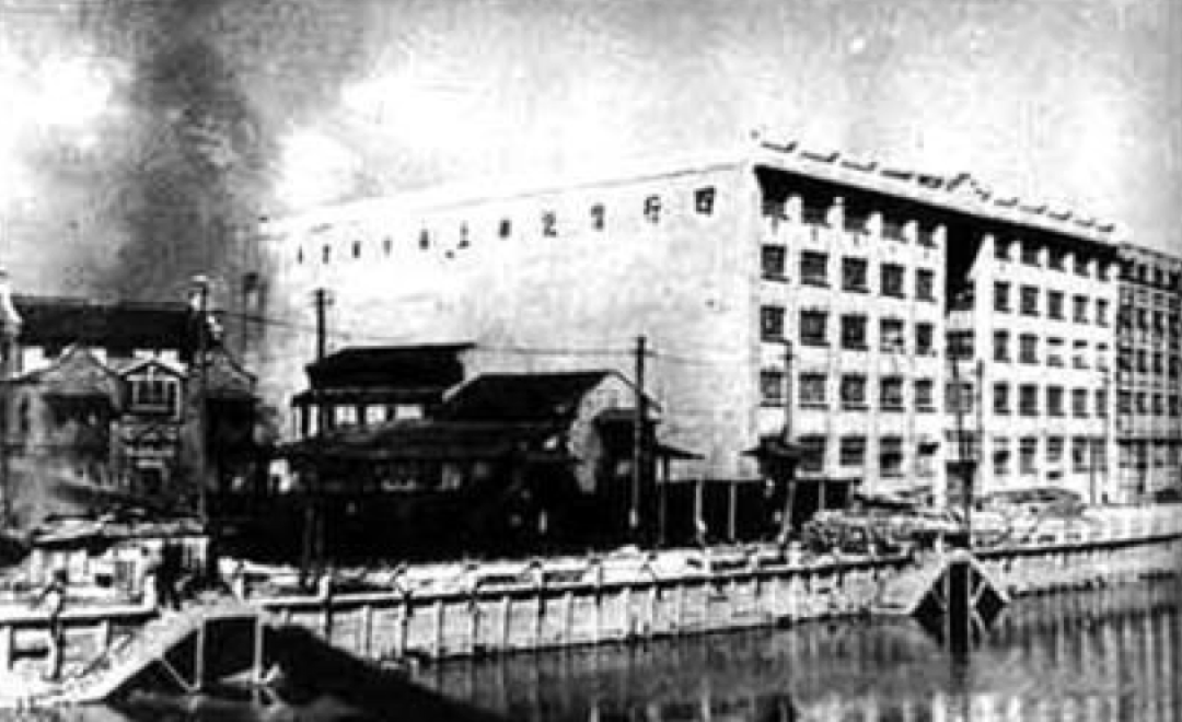 口罩|“哭湿了口罩”的《八佰》背后，这段真实的历史比电影更加直击人心……