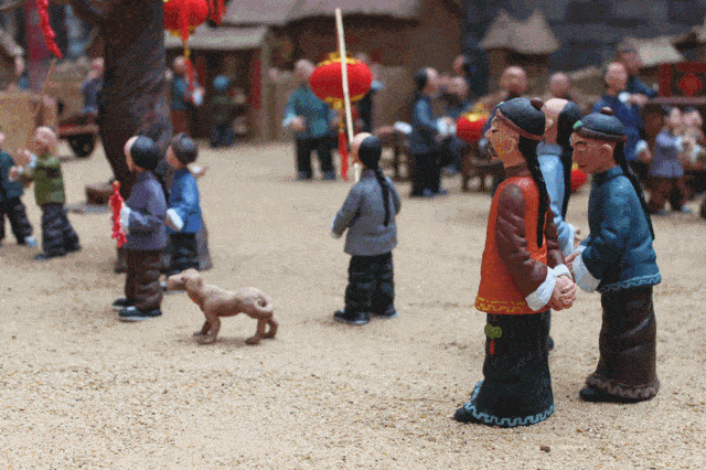 现场还可租赁唐装,回味盛唐风范 着一身应景唐装,漫步于长安市集