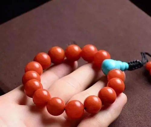 年纪|九玉：十个女人九个寒！秋冬最该戴的“暖玉”是它！年纪越大越要看！