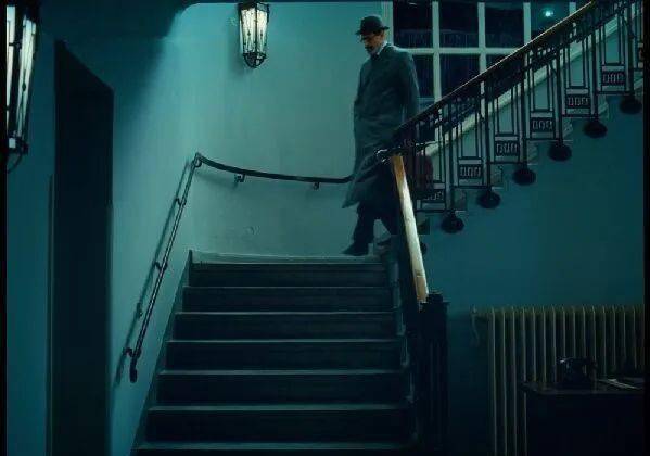 梦回楼梯间,拖鞋上的爱与失落——解析一场关于爱与被夺的梦境 梦回楼梯间,拖鞋上的爱与失落——解析一场关于爱与被夺的梦境