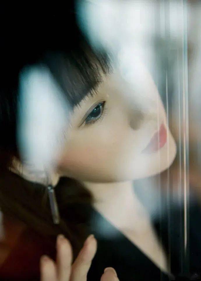 眼影|小圆眼毛晓彤，原来是这么化出女人味的！