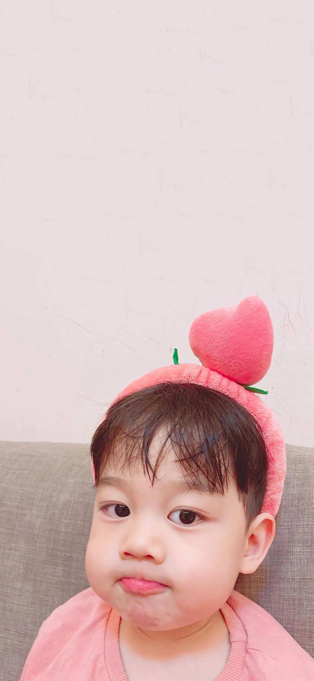 皱眉头的小女孩和她哥哥 132aea942bff4ef780bf122a748e8320.jpeg