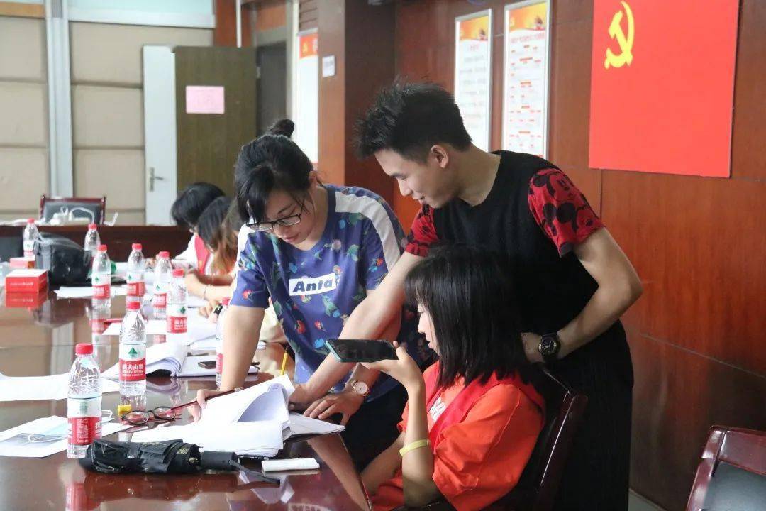 第七次人口普查社区工作者_第七次人口普查图片
