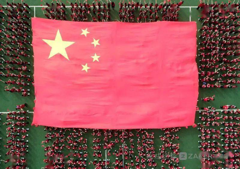 五星红旗飘起来 | 石外集团万余名师生传递巨幅国旗