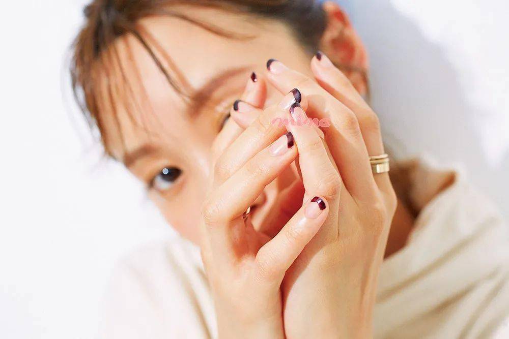 眼影|每刻美丨成熟女生们的秋日妆容 就是这种感觉！