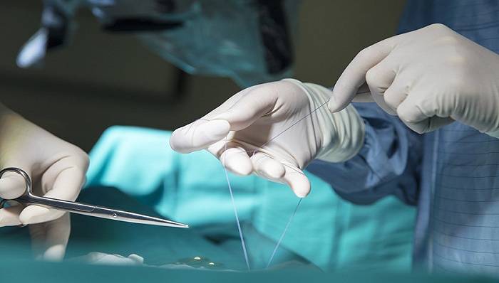 暂停|财说| 上市首日股价翻倍，业绩增长按下暂停键，天臣医疗涨到头了？