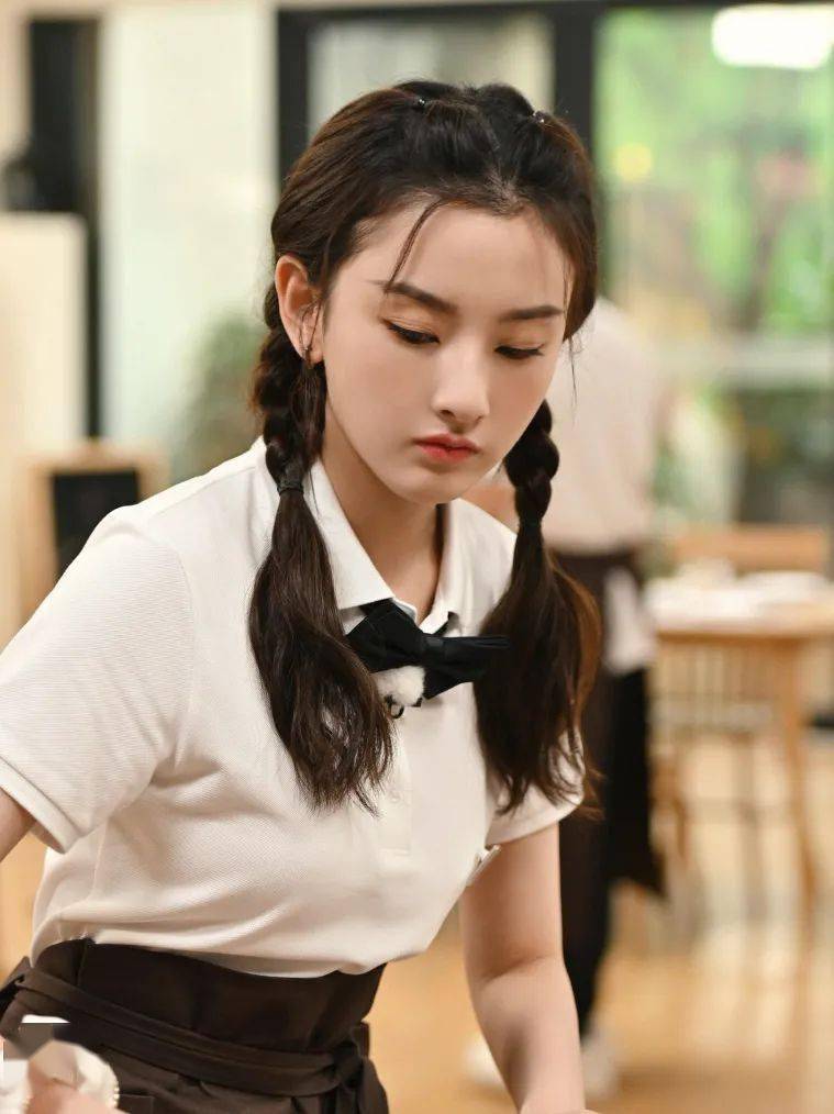 图片|入秋的第一杯奶茶?别忘了给唇色也安排上!