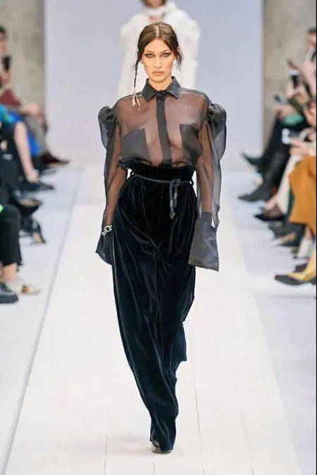 流行色|秋冬流行色新鲜出炉！秋季8大外套流行趋势/ 现在可以穿的2020秋冬连衣裙 /2020/2021秋冬最时尚的裤子指南！