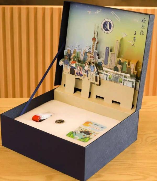 礼包|沪上这16所高校“萌新”礼包开箱！哪一款让你心动？