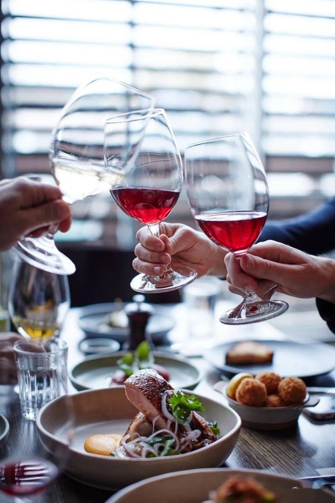 设拉子|这世上没有什么是一顿烧烤不能解决的……