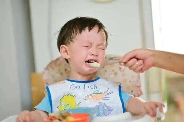 宝宝|这 4 点很多家长容易做错！孩子挑食、吃饭难?多半是惯的