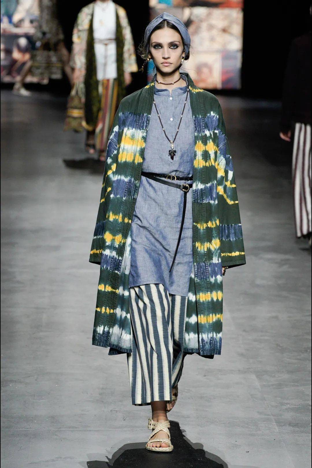 Lucia|让孟美岐、杨采钰都种草的美裙子 据说穿上它才更像“文化人”？