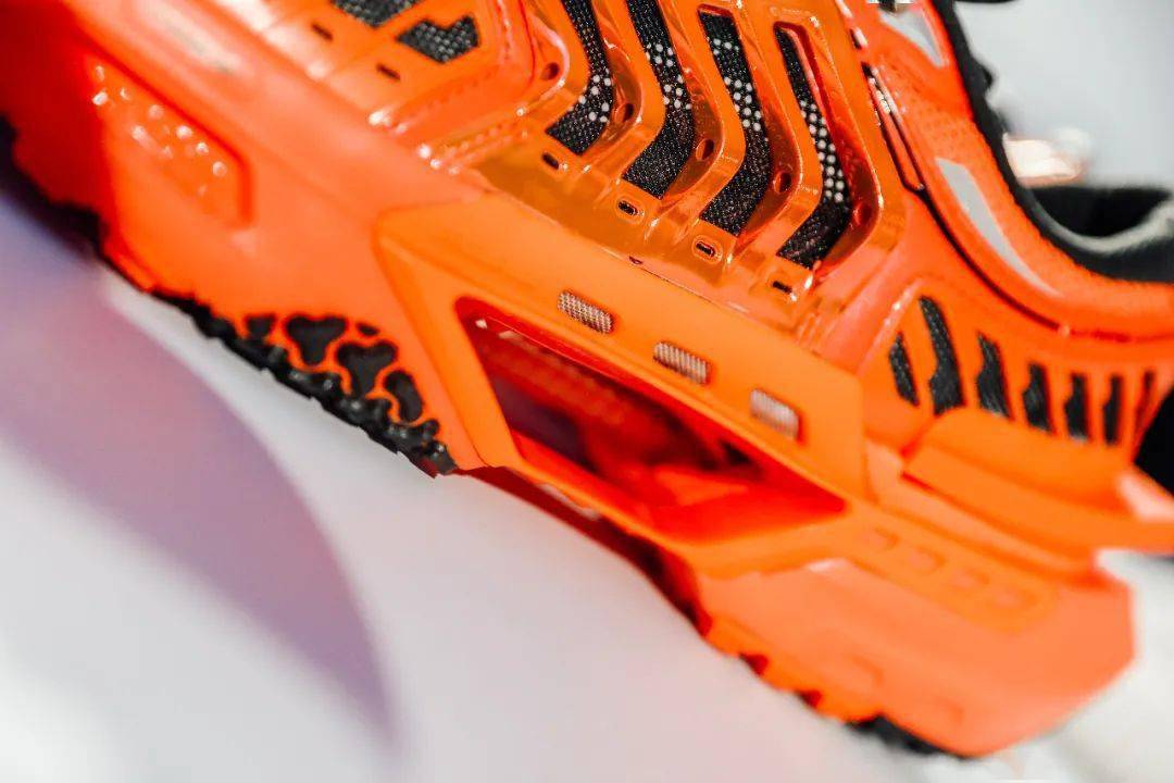 时装周|凭什么李宁能连续走时装周？凭这几双鞋就「足」以证明