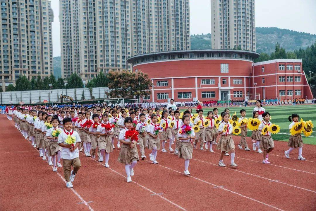 海川健儿献礼祖国71岁华诞---济南高新区海川中学旅游