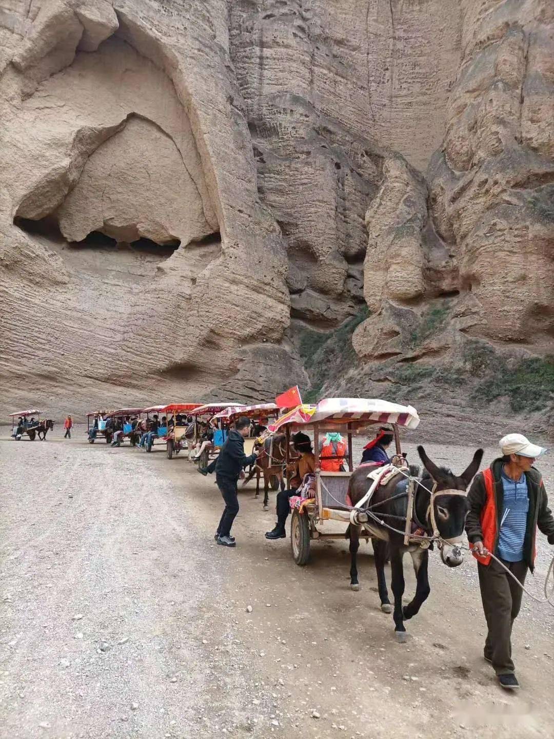 金秋景泰节日氛围浓厚 景泰各景区景点,乡村旅游点都准备了 精彩的