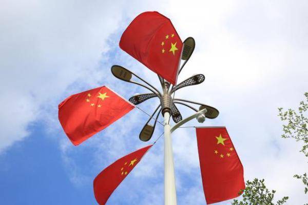 深圳,红了!10万面国旗呈现最美"中国红"