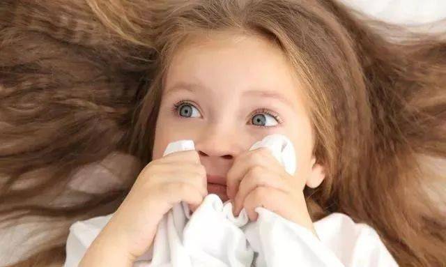 孩子|父母一定要重视怎样判断婴幼儿是不是吓着了?出现这五个症状
