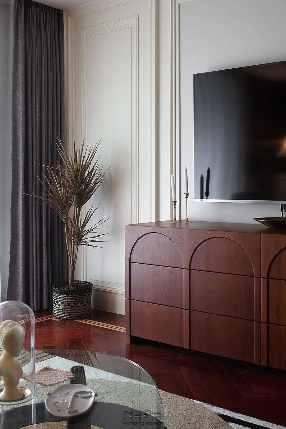 设计|满眼的复古治愈感，看设计师如何拯救精装猪肝红地板 | 颜青软装