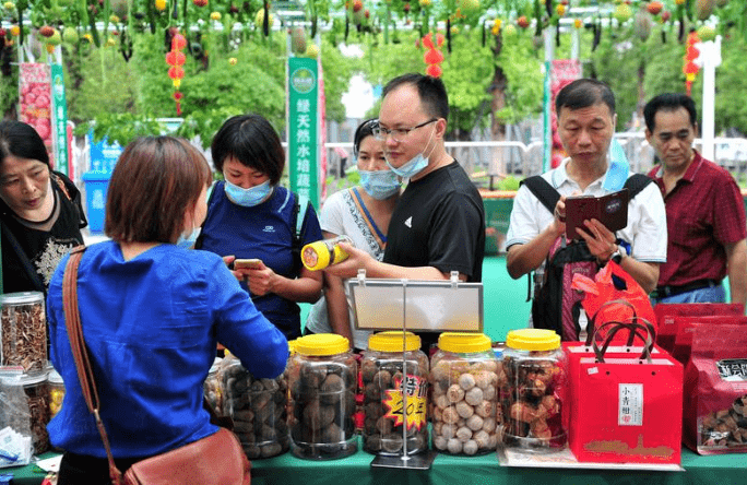 很抢镜丝苗米迟菜心等增城特色农产品组团亮相广州嘉年华