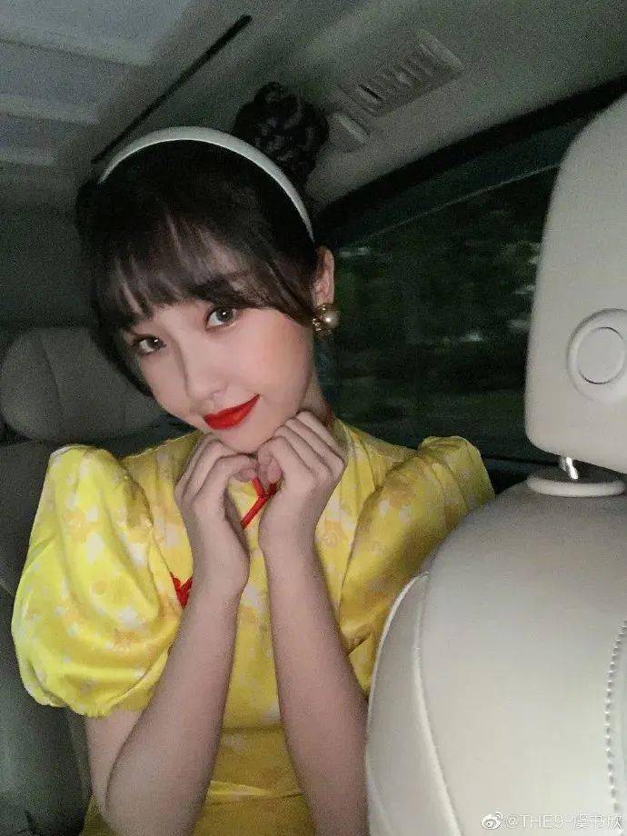 眼影|虞书欣眼影下至妆有点意思,化完有点女团那味儿了!