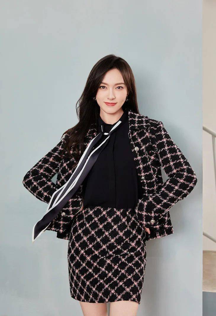 西服|被腿更长的她“抢”了代言,小S心服口服