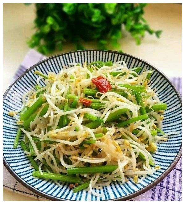 炒芹菜用不用醋 0ec9c73747974f08a23ccb85fb05de46.jpeg