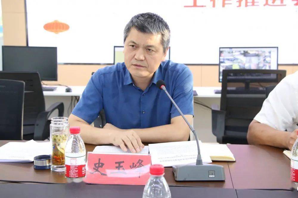 史玉峰强调,当前,全区脱贫攻坚已全面进入评估验收,收官交账的关键