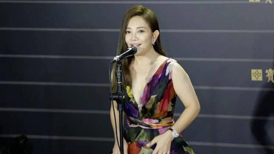 网友|梁静茹6度错失金曲奖 含泪发言：无法圆梦！