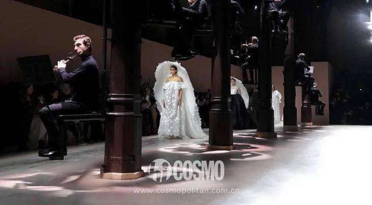 型台|T型台 | 当优雅遇上街头，GIVENCHY的路子有点野