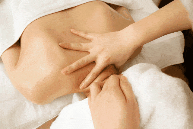 怎么给人按摩肩颈最舒服 7828b4a2681745d2bdf3c696e5141c3f.gif