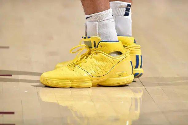 Waffle|侃鞋丨阿迪达斯的2020：惨痛之下，仍有光芒