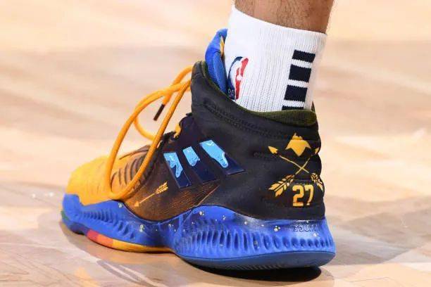 Waffle|侃鞋丨阿迪达斯的2020：惨痛之下，仍有光芒