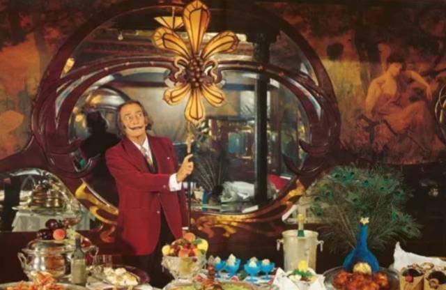 摄影|达利:疯狂的天才就是疯狂得无所不能