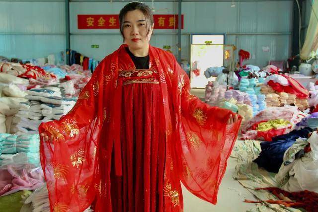 汉服|山东曹县三分天下汉服市场，一件汉服卖3.5万，年入千万不是梦