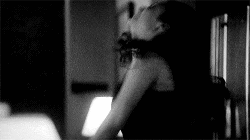 积极钻研各种躲酒策略, 有事约会到茶馆, 应酬时, 男人多, 就坐女人