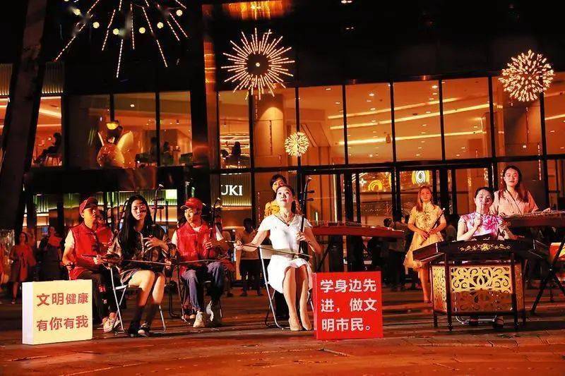 CQ9电子 CQ9传奇电子专业老师来帮扶 乡村文艺更多彩——青秀区组织文艺力量开展系列活动推动城乡文化融合发展(图4)