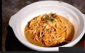 五花肉|笋衣搭配五花肉最好吃，楚菜大厨教你做花肉焖笋衣！楚菜绽放│大数据告诉你