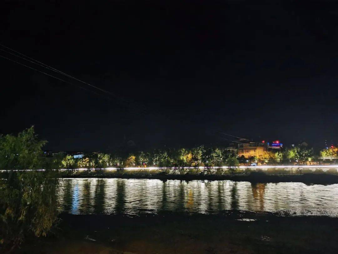 夜晚竟然美的如此浪漫!_景东县