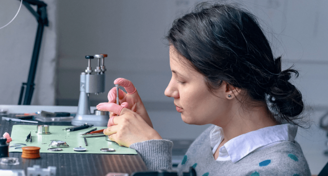 Jones|别再戴烂大街的 DW了！这个英国设计师，把手表玩儿出新花样