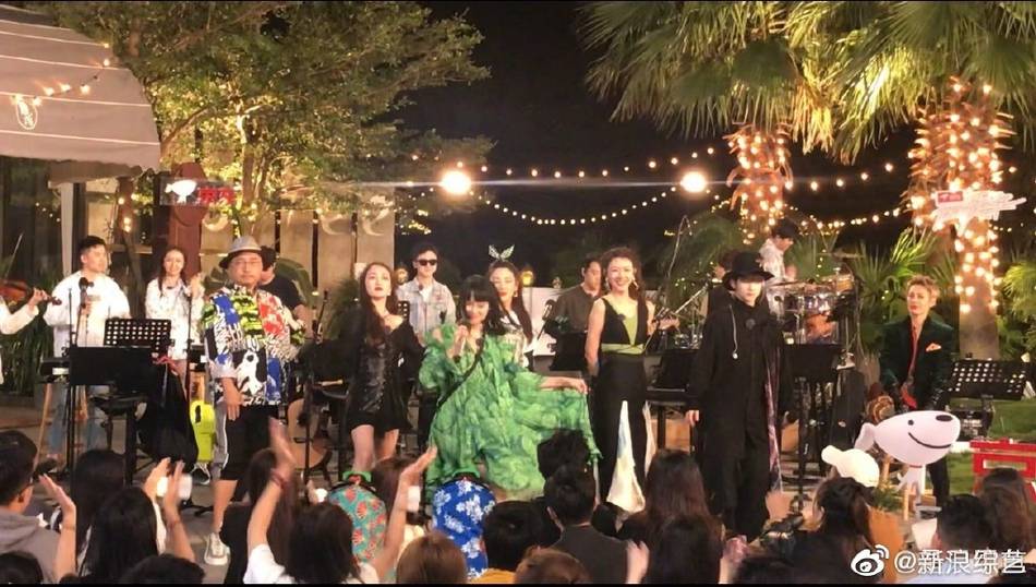 李斯丹妮|乘风破浪的姐姐路演张雨绮坐C位 徐峥和姐姐们共舞好妖娆