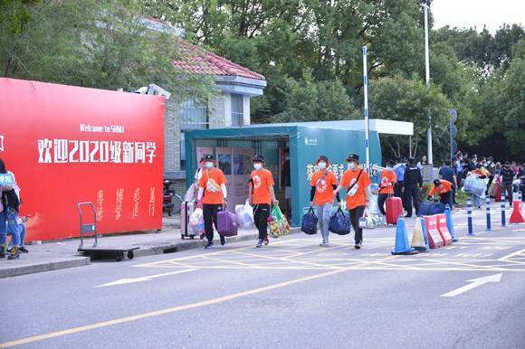 工作|开学“末班车”来啦！沪上高校迎来最后一波2020级新生