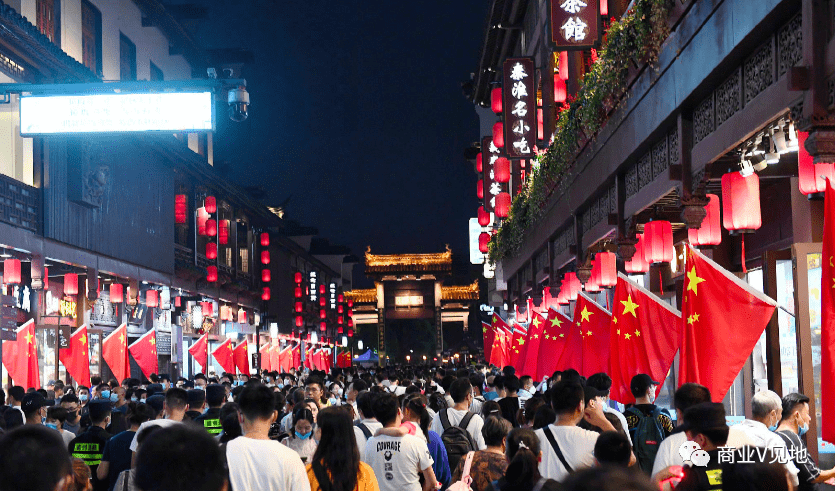 2020国庆人流排名_国庆节各地旅游收入出炉,成都排名第一,武汉迎来“报