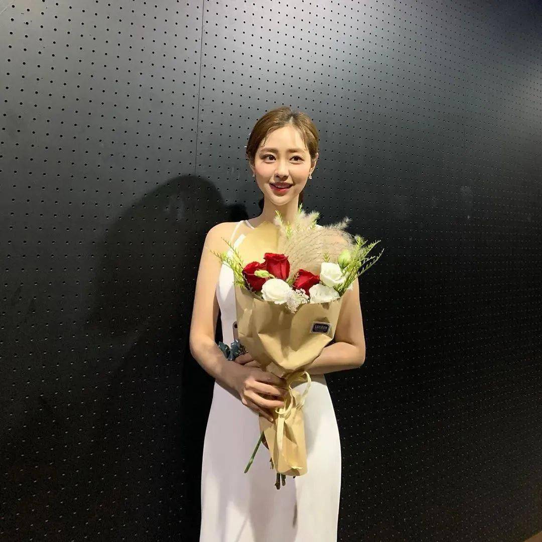 春香|美翻了！23岁撞脸“金泰熙”的她，拿下了韩国选美冠军！