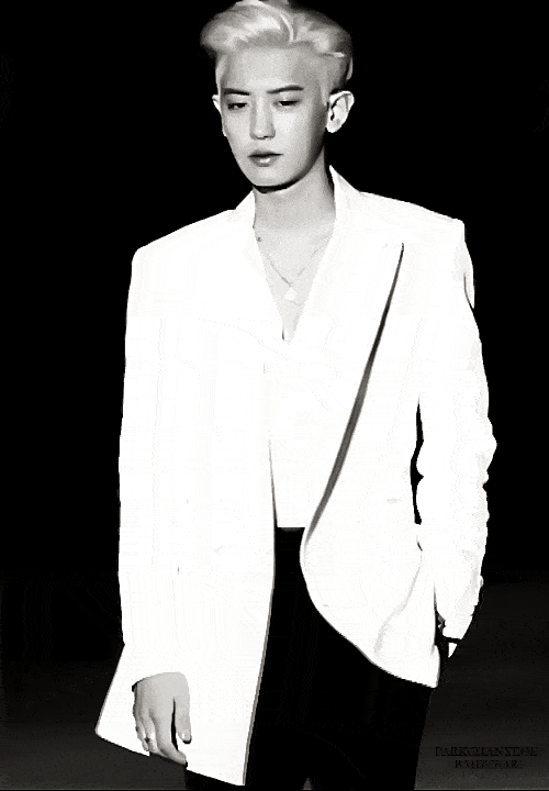 宇宙第一alpha灿烈超绝氛围神图集合,要磕就按一个月的量来!