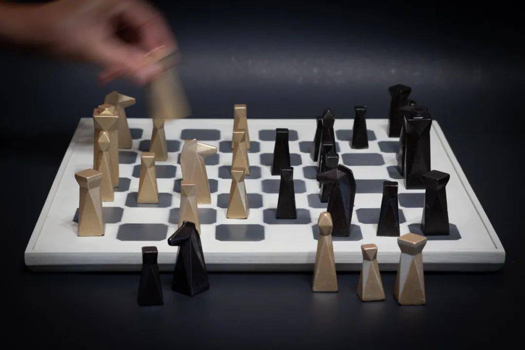 棋子|建筑大师为何都要设计自己风格的国际象棋？