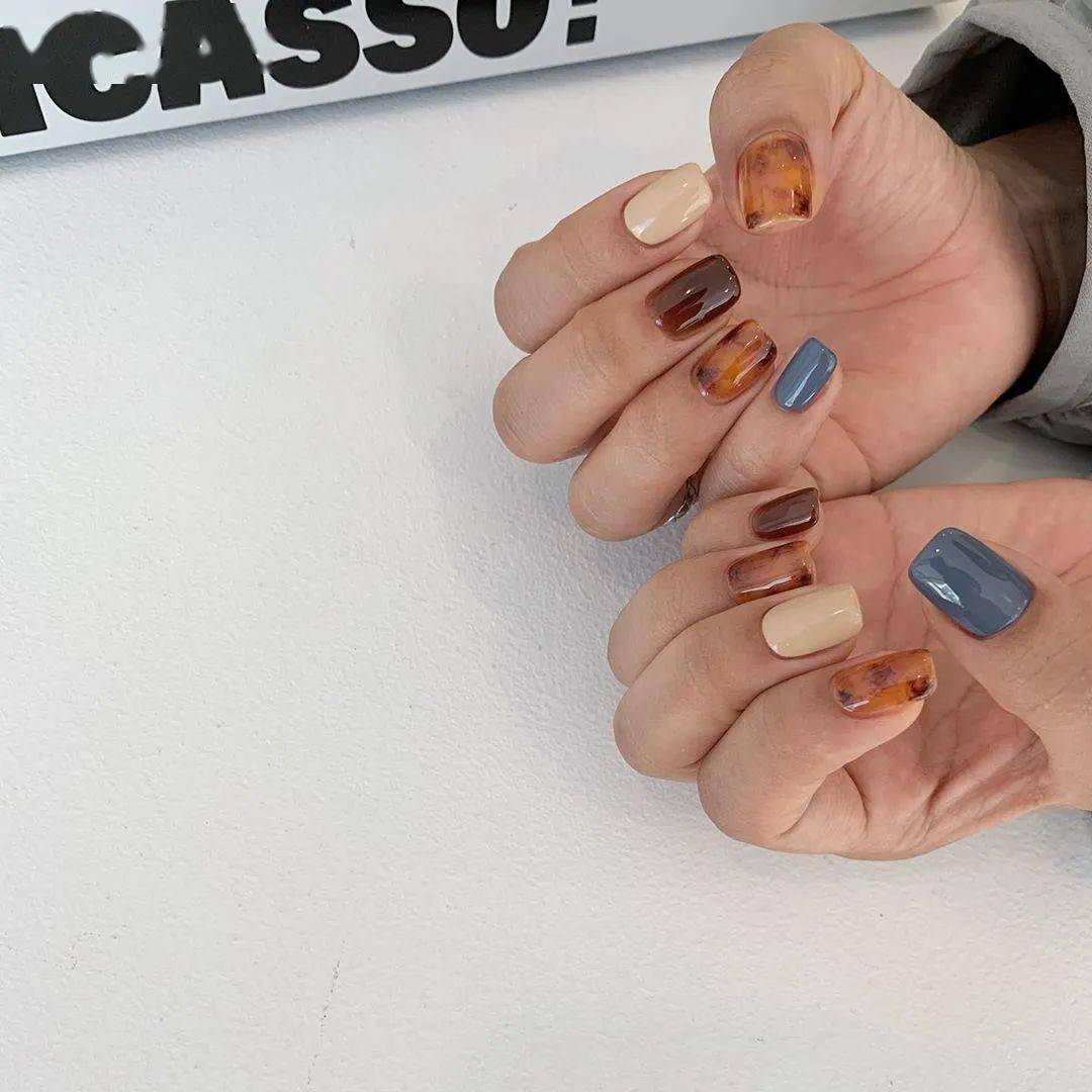 款式|赶紧存图！40款秋冬美甲，显白不挑人！